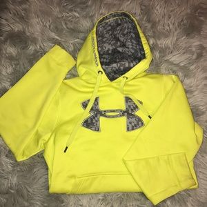 Small Under Armour sweatshirt
